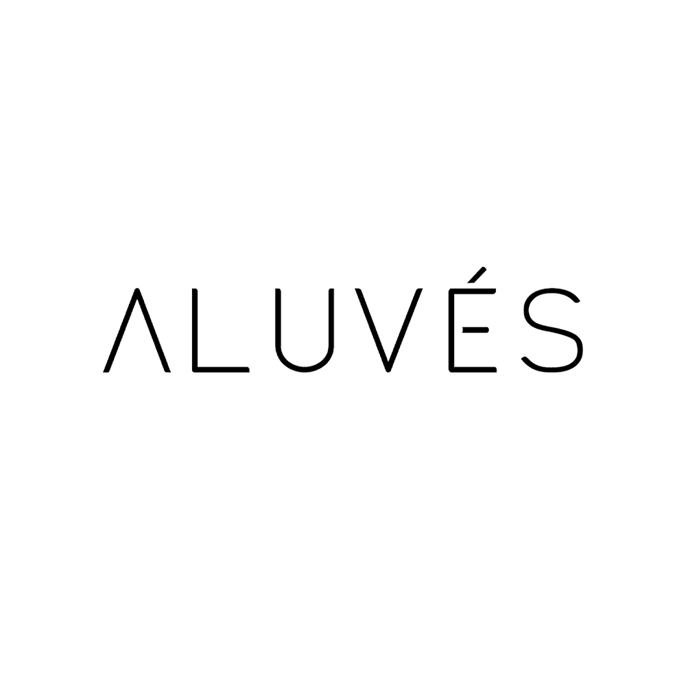 Does Aluvés offer custom-made wedding dresses?